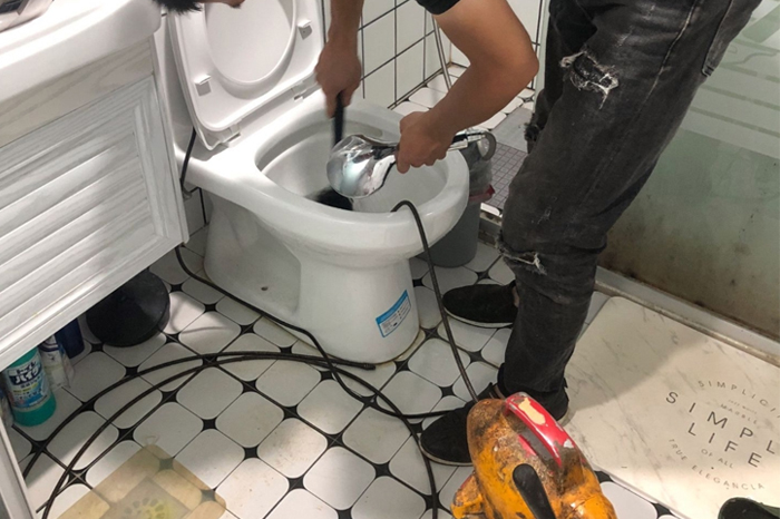 邹平马桶堵塞自己疏通还是找师傅？专业上门服务让你省时更省心
